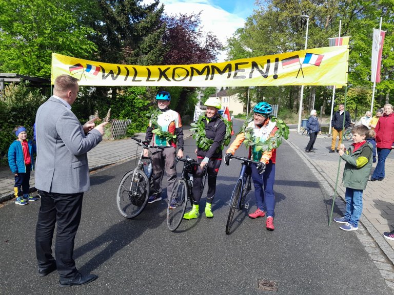 Ziel-Empfang vor dem Bubenreuther Rathaus Ziel-Empfang vor dem Bubenreuther Rathaus