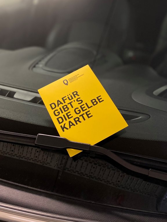 Gelbe Karte für Falschparker Gelbe Karte für Falschparker